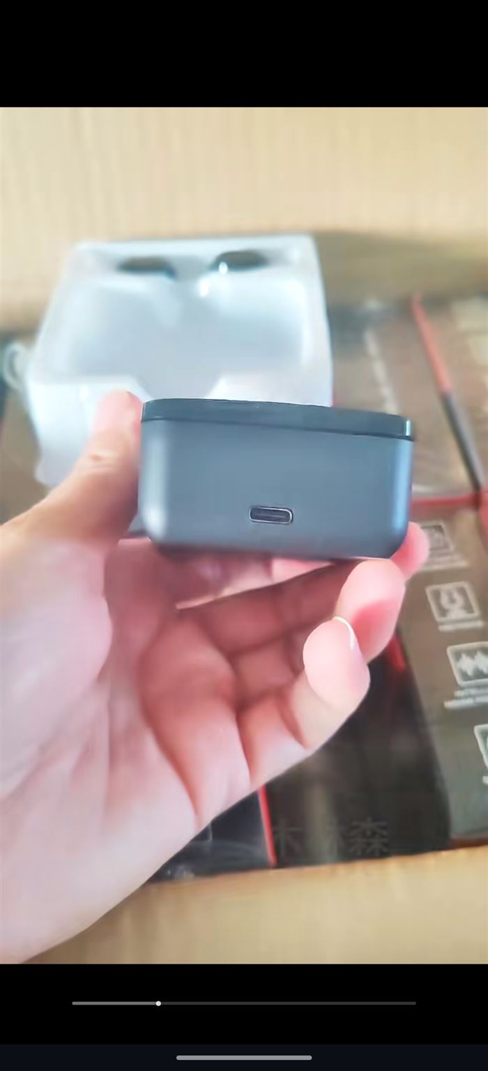 Bluetooth earphones 4000 pcs cartons 100 pcs brand new cartons pcs