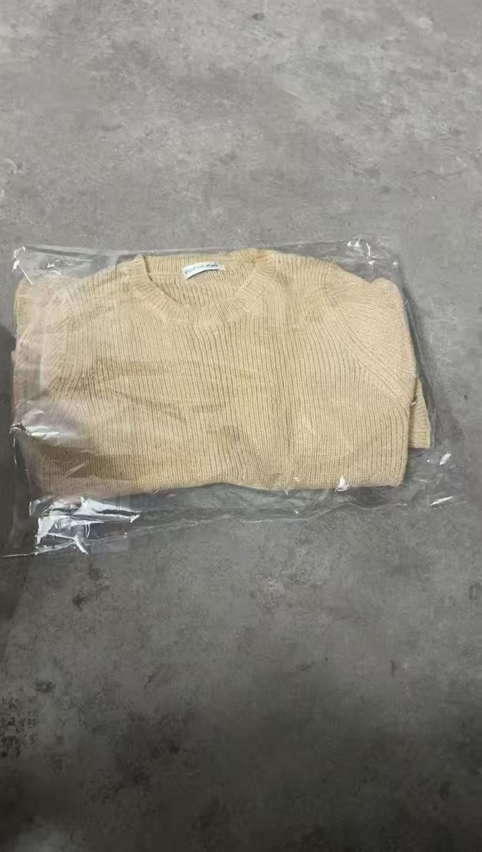 Sweaters 28000 pcs 5 pcs packs 400 pcs one size low price